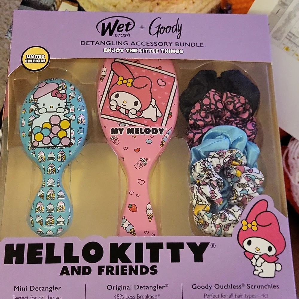 Hello Kitty&Friends 2 Detangler Wet Brushes+4 Goody Ouchless Scrunchies